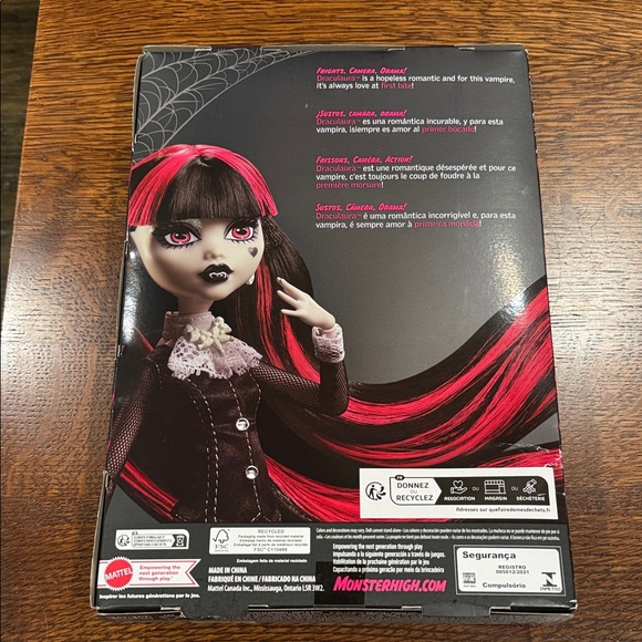 Monster High Draculaura Reel Drama Doll. Slight imperfections on box. See photos - Picture 4 of 6